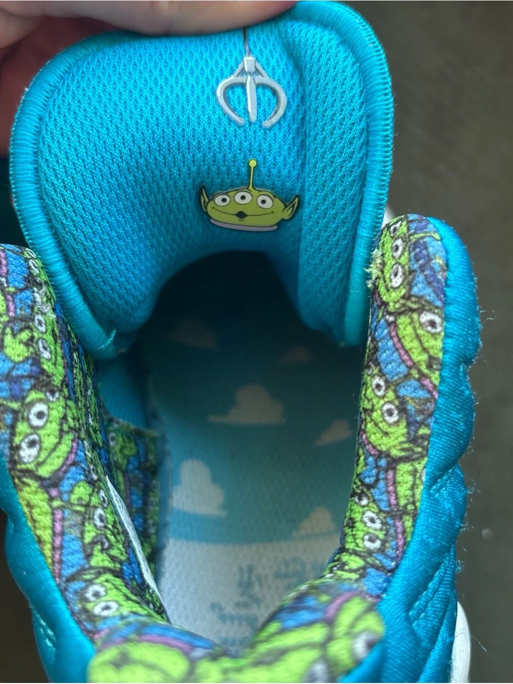 ADIDAS DEEP THREAT DISNEY TOY STORY PIZZA PLANET SHOES SIZE 3 1/2 FY4946 ALIENS